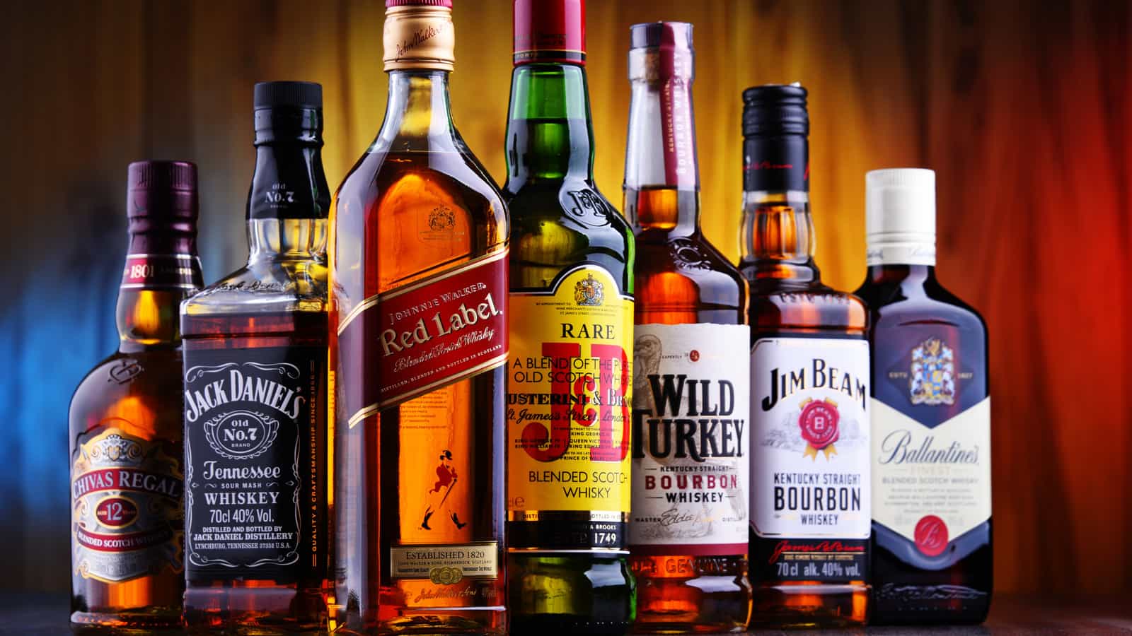 Μπουκαλια ουισκι οπως J&B, lagavavulin, balantines, jack daniels, wild turkey, jeam beam